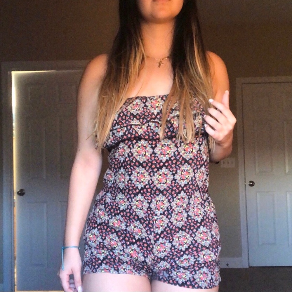 🌸FLORAL STRAPLESS ROMPER🌸
